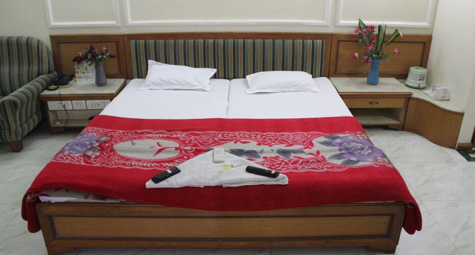 Hotel Unnati, Ahmedabad 5